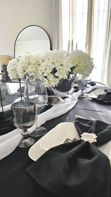 Décoration de table noir et blanc chic – Idée anniversaire élégant Décoration de table noir et blanc chic – Idée anniversaire élégant